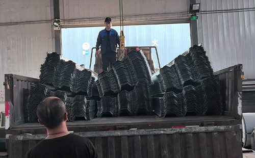 闭口楼承板耐火时限实测：大跨度怎样选城中楼承板