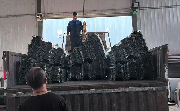 现代建筑中的高效结构选择——城中楼承板的应用解析